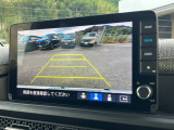 バックモニター装備。画面にて後方の確認が行えるので、バック駐車や車庫入れの際には重宝します。車の運転に慣れない方でも安心のガイドライン表示機能付。