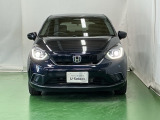 LEDヘッドライトを装備しています。LEDヘッドライトはとても明るく、雨の日や夜間走行も安全・安心です。オートライトコントロール付きで周囲の明るさに応じて自動で点灯・消灯します