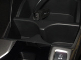 運転席と助手席の間にはドリンクホルダーがあります。取りやすい位置にありますからドライブも楽しくなりますね!