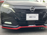 配光特性に優れ路肩まで明るく照らすLEDライトを採用