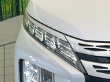 【LEDヘッドライト】悪天候や夜間走行時も良好な視界を確保し安心して運転できる高輝度LEDヘッドライトを装備!点灯速度が早く、消費電力も抑えられています。