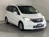 狭い駐車場でも、スライドドアならチャイルドシートへのお子さまの乗降や荷物の積載もスムーズ。