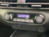 【オートエアコン】一度お好みの温度に設定すれば、車内の温度を検知し風量や温度を自動で調整。暑い&hellip;寒い&hellip;と何度もスイッチ操作をする必要はありません。快適な車内空間には必須の機能ですね♪