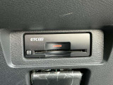 ETC2.0を装備。DSRC通信方式によって双方向通信することでカーナビと高速道路がリアルタイムに情報連携して、便利で快適なドライブ体験を提供します。