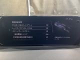 カメラが車線を認識してはみ出しそうになるとステアリングアシストが介入するレーン・キープ・アシストシステムを装備しております。お好みで作動・非作動の設定も可能です。