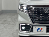 【LEDヘッドライト】悪天候や夜間走行時も良好な視界を確保し安心して運転できる高輝度LEDヘッドライトを装備!点灯速度が早く、消費電力も抑えられています。