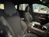 メルセデス・ベンツの定める厳しい基準をクリアしたお車のみをご案内させて頂きます。納車前整備はメーカー規定に基づき100項目以上にも及ぶ点検を熟練のメカニックによって行いご納車させて頂きます。