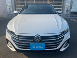 弊社管理顧客様からの下取車です。ARTEON TSI 4MOTION ADVANCE。ボディーカラーは、オリックスホワイトマザーオブブパールエフェクトです。サンルーフ、レザーシート、HARMAN KADONサウンドシステム装備。