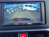 バックカメラ装備しております。駐車時に大変役に立ちますよ。駐車が苦手な方にも便利機能です。