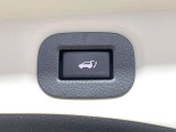 【パワーバックドア】スマートキーや運転席のボタンを押すだけでリアゲートが自動で開閉します!荷物を持っている時や、高い位置にあるバックドアを閉める際に便利な機能です♪