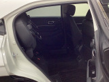 ★チップアップ&ダイブダウン機能付き【ULTR SEAT】は後席座面を左右分割で跳ね上げることができます☆トランクで積載できない背の高い荷物をラクラク収納できます。ホンダ車ならではの人気装備です♪