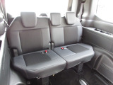 3列目シートは車内全体を爽快に見渡せて、座り心地も快適に。すべてのシートの居心地を、とことん追求しました。