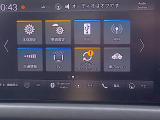 センターディスプレイが装備されております。AM/FMラジオがご利用いただけます。フルセグテレビを搭載しており、USB入力にも対応しております。