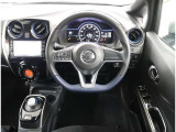 見通しのよいすっきりとした視界で、誰でも運転しやすいです。運転のしやすさは疲れにくさにも繋がりますよ♪