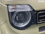 LEDヘッドライトは、点灯の瞬間から最大光量を発揮し、突然暗くなるトンネルなどでの安定感を高めます。