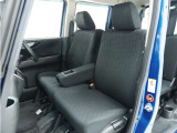 ◆運転席・助手席◆室内は、シートクリーニングや各部の徹底した清掃を実施し、消臭・除菌処理を行っています。しかも、全ての差上で天然成分の薬剤にこだわり安心・安全へも配慮しています。