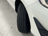 タイヤサイズは185/60R15!残り溝は6ミリ程度です!スペアタイヤがついていて、不測の事態が起きても安心です!