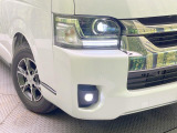 【LEDヘッドライト】悪天候や夜間走行時も良好な視界を確保し安心して運転できる高輝度LEDヘッドライトを装備!点灯速度が早く、消費電力も抑えられています。