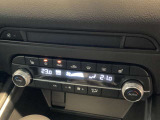 フルオートエアコンで、運転席・助手席にはシートヒーター付ですので、年中快適な空間を提供でき、自動で温度調整が可能です。