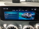 メルセデスのシートは少し硬めになっております。長時間の運転の際、適度な反発があることでお尻や腰の負担を減らす効果が御座います。