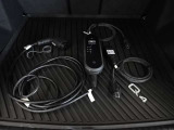 付属品の充電ケーブルも車両に積込みましてお渡し致します。