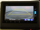 バックカメラ搭載です!車庫入れが苦手な人はもちろん、車両感覚に自信がある人にもお勧めです!見えない箇所が見えるようになるので、低い障害物や隠れてしまっている子供の存在等にも気付く事が出来ます。