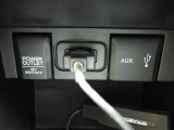 USBジャック、12V電源ソケットを設置しております。周辺機器の充電にご利用頂けます。