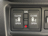 【両側パワースライドドア】スマートキーや運転席のスイッチで後席両側スライドドアの開閉が可能♪電動だから力を入れてドアを開ける必要が無く、小さなお子様でも簡単に開け閉めでき快適です♪