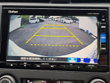 駐車時の安全確認をサポートするバックカメラも使用できます。インターナビで様々な情報を得ることもできます。