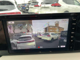 【ドライブレコーダー】純正オーディオと連動し、録画映像をナビ画面でそのまま再生できます。トラブル時の状況確認もスムーズ。車両システムとの相性も良く、安心感と利便性を高める装備です。