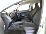 高いホールド性で運転姿勢が安定します。長距離ドライブでも疲れにくいのが魅力です。快適なドライビングライフをお送りください♪