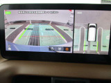 アラウンドビューモニターが駐車をアシスト☆4つの高解像度カメラで車の周囲を撮影。ミニバン、SUVなどの死角の駐停車も驚く程楽です!バックカメラは、車庫入れの時は勿論、後方の安全確認もできて安心です♪
