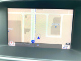 【純正HDDナビゲーション】地上デジタルTV放送、CD/DVD再生はもちろん、Bluetoothオーディオなど多彩なメディアに対応!ご納車時には最新の地図データへ無料更新。