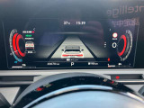 メーター内センターディスプレイには車の様々な設定や情報が表示されます。