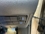 後席に人が乗った場合や、荷物を積んだ際に、適正な光軸にするために使用します。