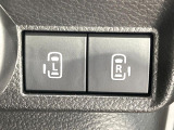 【両側パワースライドドア】スマートキーや運転席のスイッチで後席両側スライドドアの開閉が可能♪電動だから力を入れてドアを開ける必要が無く、小さなお子様でも簡単に開け閉めでき快適です♪