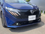 夜間走行の様々な局面に向けて、LEDヘッドランプで視認性をしっかり確保☆ハロゲンヘッドランプのおおよそ2倍の光量で、広範囲に明るくドライバーをサポートしてくれます。