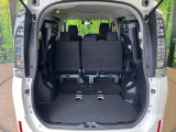 普段のお買い物や通勤、送迎等に十分な荷室スペースを確保しております。セカンドシートを倒すと、大きな荷物の積載も可能です♪