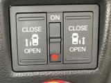 リアドアは乗り降りに便利な両側電動スライドドアです。また運転席に座っていながらスイッチ操作で自在にスライドドアを開け閉めできます。