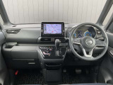 運転席まわりは機能的で操作しやすいです。