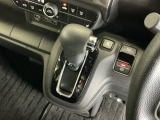 発進時から滑らかに加速する無段階変速のCVTはストップ&ゴーの多い街の中も快適です