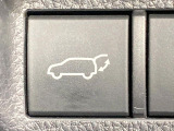 【パワーバックドア】スマートキーや運転席のボタンを押すだけでリアゲートが自動で開閉します!荷物を持っている時や、高い位置にあるバックドアを閉める際に便利な機能です♪