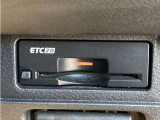 ビルトインETC(埋め込み型)。スッキリと収まっているのが特徴です。音声案内タイプ/アンテナ分離式。納車時には再セットアップ(情報の再登録)を行います。