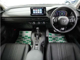 とても握りやすいステアリング!運転手の気持ちがそのまま伝わるかのような反応をしてくれます!小物入れや各ボタンの配置にこだわり、とても使いやすいです !視認性も良好なのでロングドライブもお任せ下さい!