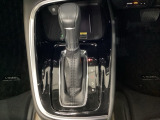 「e:HEV」は、モーター走行を中心にしながら電気エネルギーやエンジン動力を最も効率よく使い分けることができる賢いハイブリッドシステムです。サイドブレーキはスイッチ操作の電子制御パーキングブレーキです