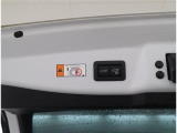 バックドアは電動式となります。