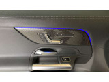 【メモリー付パワーシート】シートをかたどった調整スイッチはメルセデス・ベンツが特許を持っています。様々な体型の乗員に合わせた、きめ細かい調整が可能になっています。