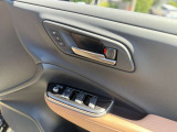 運転席にはシートポジションメモリー機能を装備。お好みのドライビングポジションを記憶できます。