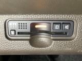 ハンドルの左下にETCがついています。高速道路の料金所の通過も楽々です。 カードの取り出しもしやすい場所についています。