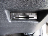 【ETC車載器】は、ビルトインタイプですっきり収納され、見た目も使い勝手も満足のアイテムです。